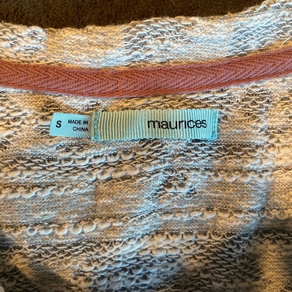 Maurice’s women’s sweater. Size small. Gray with white pattern. - Picture 3 of 3